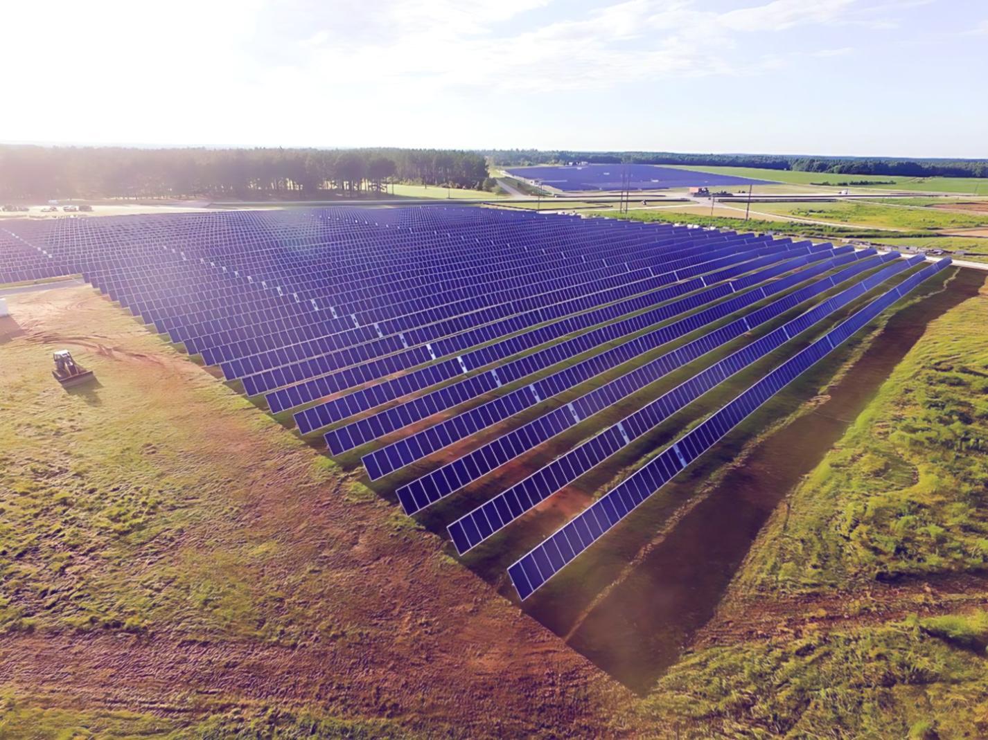 Jeotermal enerji tesisinde çalışan profesyoneller